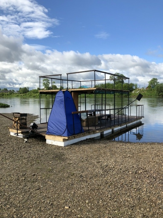 Шикарный плот на Волге